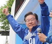 '선거운동 첫날' 인천 찾은 이재명 총괄선대위원장