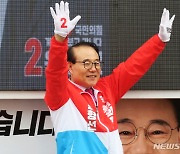 지지 호소하는 윤형선 계양을 국회의원 후보