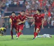 베트남 U23 박항서호 일냈다!..연장서 말레이시아 1-0 제압 'SEA 게임 결승행'