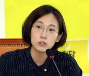 장혜영 "차별금지법 제정하라던 이재명, 지금 어느 평행우주에 있나"