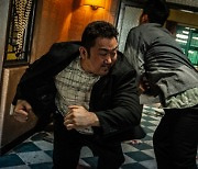 '범죄도시2' 개봉날 46만명.. 평일에도 팬데믹 이후 한국영화 최고 스코어 찍었다