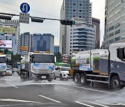 '폭염과의 전쟁' 나선 서울시..도로 온도 낮추고 취약계층 지원