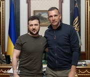 조국 우크라이나 돕기 나선 셰프첸코, 젤렌스키 대통령 만났다