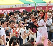 캠퍼스 안 작은 지구촌 축제