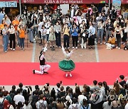 고려대 외국인학생 축제 패션쇼