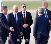 [포토]'박진 외교부 장관 안내 받는 조 바이든 美 대통령'