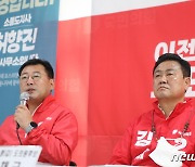 제주, "시끄럽다" 유세현장에 차량돌진..경찰, 선거방해 혐의로 50대 입건