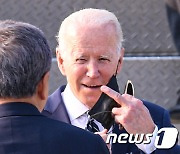 박진 외교장관 안내 받는 조 바이든 대통령