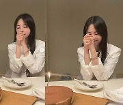 안소희, 두 손 모으고 기도..케이크 앞에서 '깜찍함 폭발'