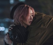 '내일' 김희선, 충격+절망감 속 도로 한복판 털썩 동공지진