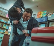 '범죄도시2' 독주..개봉 이틀만에 100만 돌파