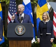 바이든 "스웨덴·핀란드 나토 가입 강력 지지"