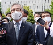 '2심 의원직 상실형' 최강욱 "정치검찰 폭주 막겠다..대법원 기회 남아"