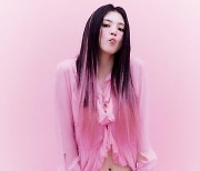 [★화보] 한소희, 파격 핑크 머리→시스루 장갑.. 키치부터 섹시까지