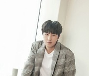 신화 김동완, 촬영에 진심인 남자..알고보면 크리에이터