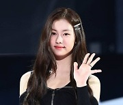 르세라핌 김가람, 활동 중단..하이브 '학폭위' 내막 공개 [종합]