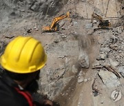 INDIA KASHMIR UNDER CONSTRUCTION TUNNEL COLLAPSED