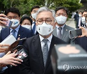 최강욱 유죄판결에 민주의원들 "정치검찰 공작..崔 지켜야"