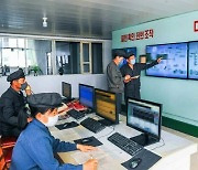 생산량 확대에 주력하는 북한 흥남비료연합기업소 일꾼들