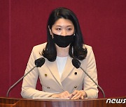 '의사 출신' 민주 신현영, KTX서 응급 환자 '골든타임' 지켜냈다