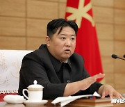 "코로나19 억제돼"..외부 분석과 판이한 북한, 방역전 '승리' 기조로 선회