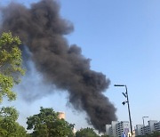 서울 영등포구 고등학교에서 화재..검은 연기 치솟아