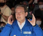 지지 호소하는 이재명 총괄선대위원장
