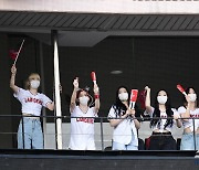 [포토] 걸그룹 빌리 '야구 유니폼 입고 힘찬 응원'