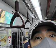 '신애라♥' 차인표, 지하철까지? 못 말리는 아내 사랑 "어디 가든 따라와"