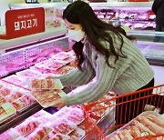 돼지고기 값 28%↑ '金겹살된 삼겹살'..축산업계 "일시적 현상"