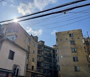 대통령 집무실 500m 떨어진 아파트 화재..주민 10명 병원 이송