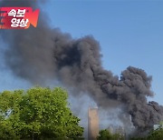 [속보영상] '여의도 하늘에 검은연기'..여의도고 주차장에서 불