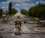 하르키우 수복한 우크라이나, 러시아군 '참호 작전'에 난관