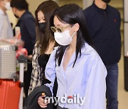 [MD포토] 트와이스 미나·사나 '공연 잘 마치고 입국'