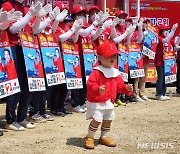 '군위군수 선거는 흥겹게' 춤추는 어린이