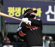 김현수, 시즌 33홈런 페이스..거포로 변신한 LG 간판 타자