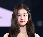르세라핌 김가람, 데뷔 18일만 활동 중단 '학폭史' [엑:스레이]