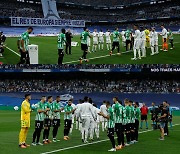 스페인 우승팀들의 '훈훈함'..두 레알 팀, 서로에게 '가드 오브 아너'