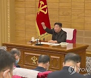 북한 김정은, "방역사업 긍정적 추이"..정치국협의회 토의