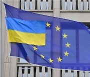 佛 "우크라 EU 가입, 최대 20년 걸릴 수도"..'유럽 정치적 공동체' 가입 제안(상보)