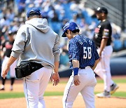 '피렐라 이어 김지찬마저..' 주루 중 발뒷꿈치 통증 교체..삼성 테이블세터 와해 비상