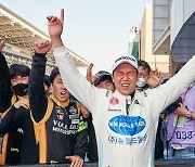 "앞만 보고 달리는 게 전략" 김재현, 슈퍼6000 2라운드 우승