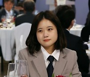 바이든, 박지현에 먼저 인사 건네며 "큰 정치인 되길" 덕담