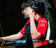 T1 '제우스' 최우제 "RNG·G2전, 판단 아쉬워..2라운드 더 잘할 것" [MSI]