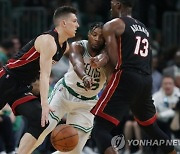 '아데바요 슛 점화' NBA 마이애미, NBA 동부 결승 2승 선착