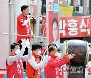 충북 공식선거운동 첫 주말 총력전..합동 유세·중앙당 지원