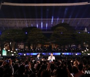 청와대 본관 앞 열린음악회 참석한 윤석열 대통령