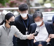 [속보] 이재명 향해 닭뼈통 던진 60대 "도주 우려" 구속