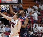 '이현중 닮은꼴' NBA 슈터 로빈슨이 코트에서 사라진 이유