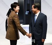 [포토]인사 나누는 김은혜-김동연